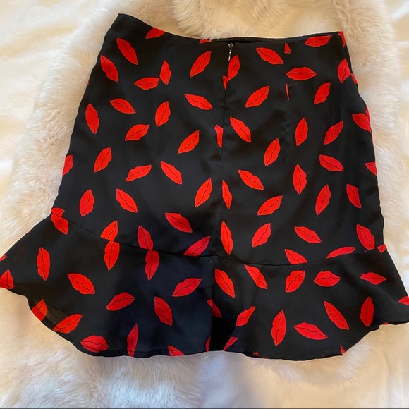Lips Pattern Flowy Skirt - Picture 2 of 3